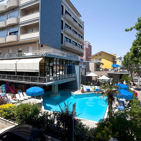 Hotel Metropolitan Белариа-Игеа Марина Екстериор снимка