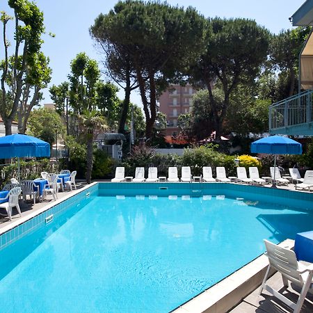 Hotel Metropolitan Белариа-Игеа Марина Екстериор снимка
