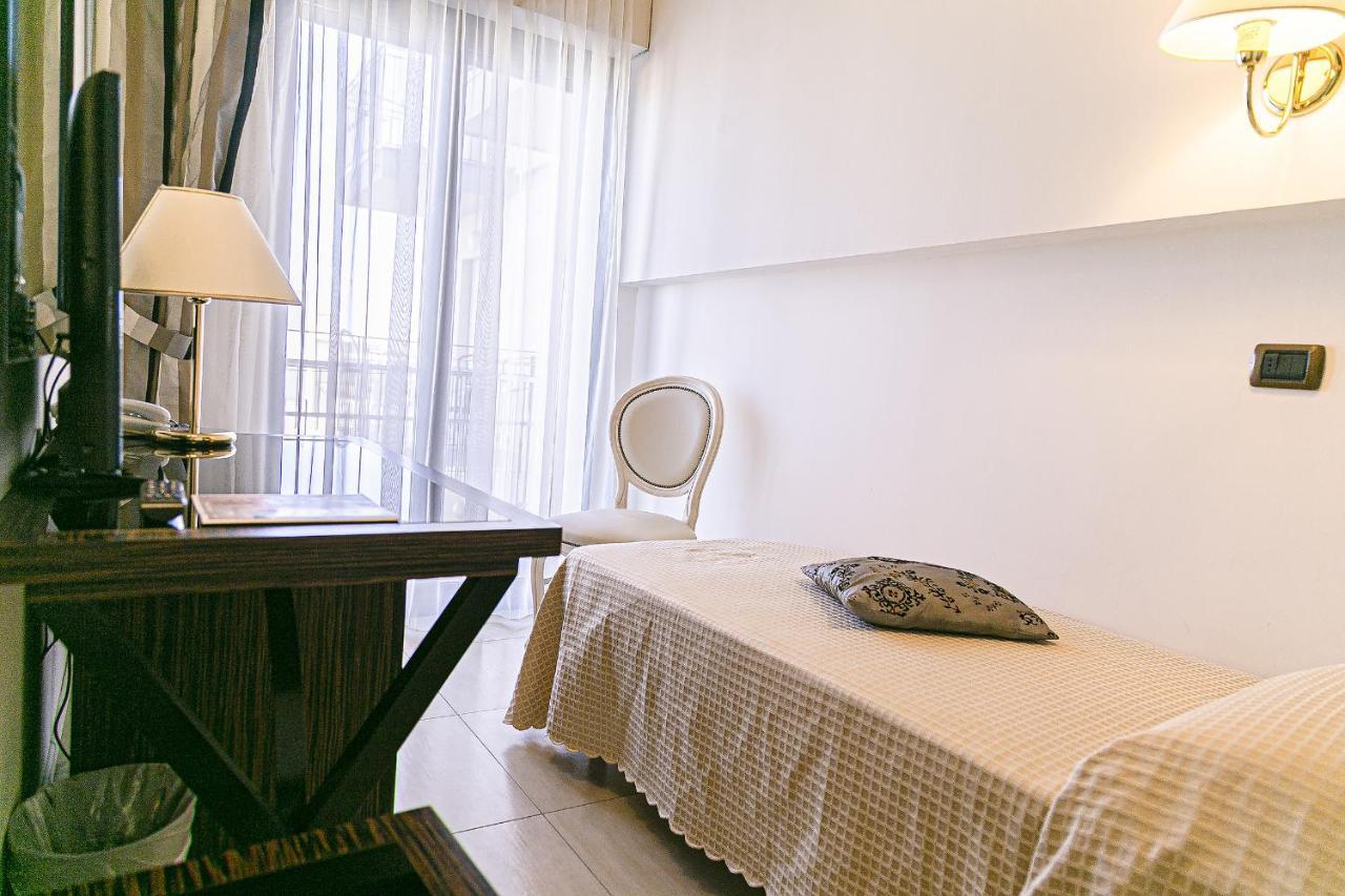 Hotel Metropolitan Белариа-Игеа Марина Екстериор снимка