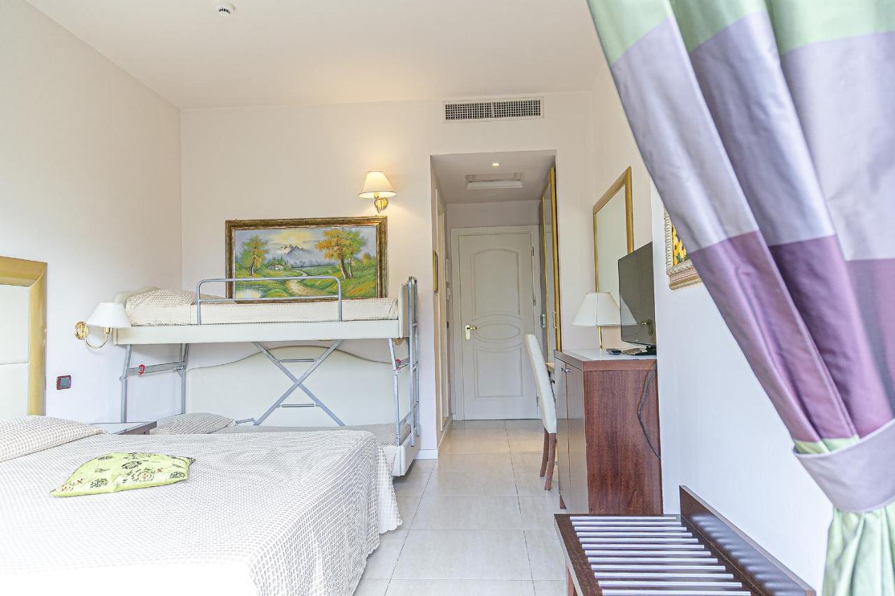 Hotel Metropolitan Белариа-Игеа Марина Екстериор снимка