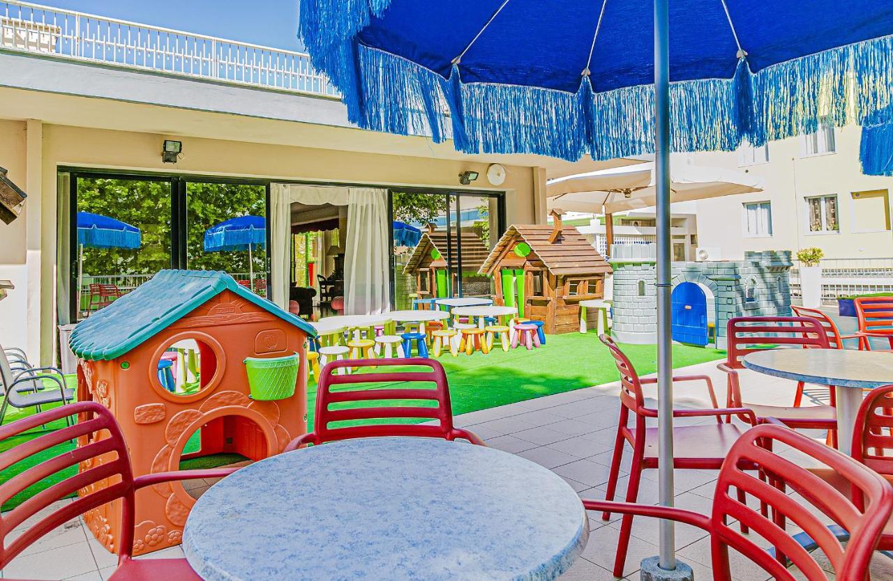 Hotel Metropolitan Белариа-Игеа Марина Екстериор снимка