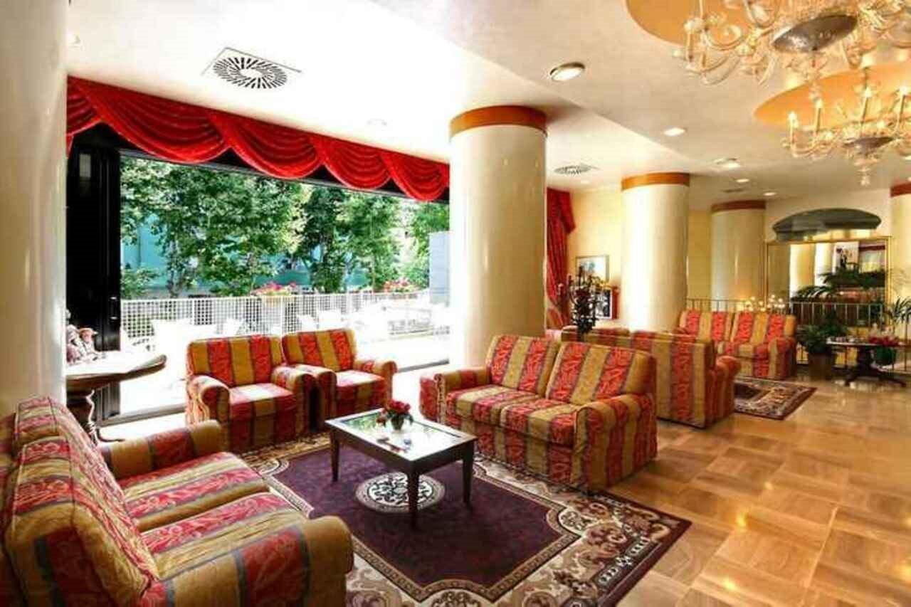 Hotel Metropolitan Белариа-Игеа Марина Екстериор снимка