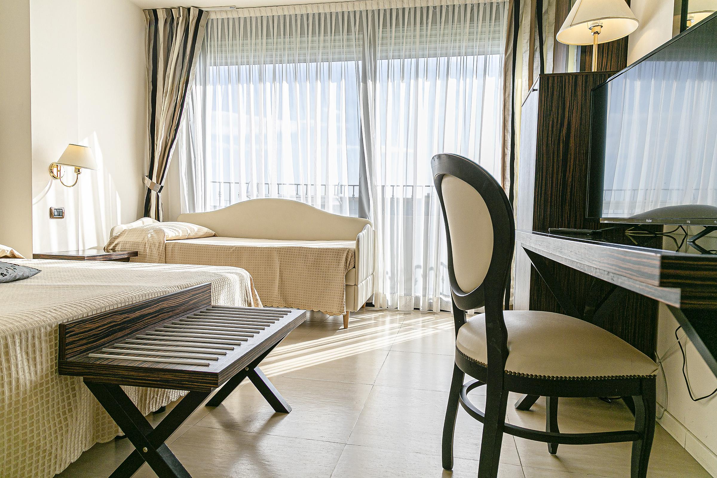 Hotel Metropolitan Белариа-Игеа Марина Екстериор снимка