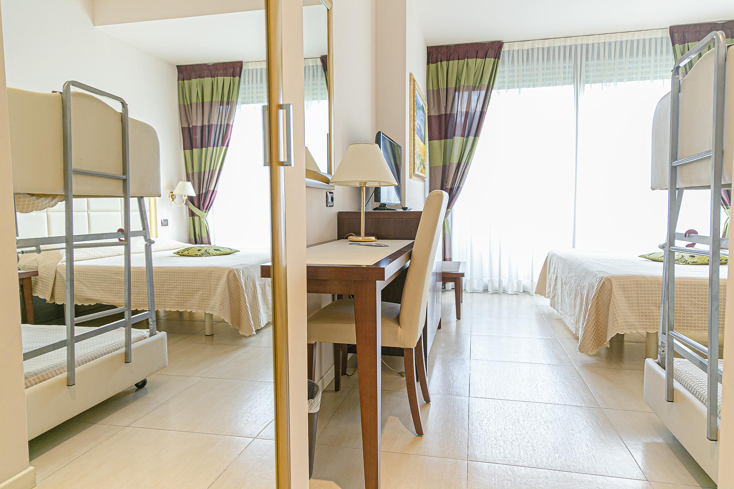 Hotel Metropolitan Белариа-Игеа Марина Екстериор снимка