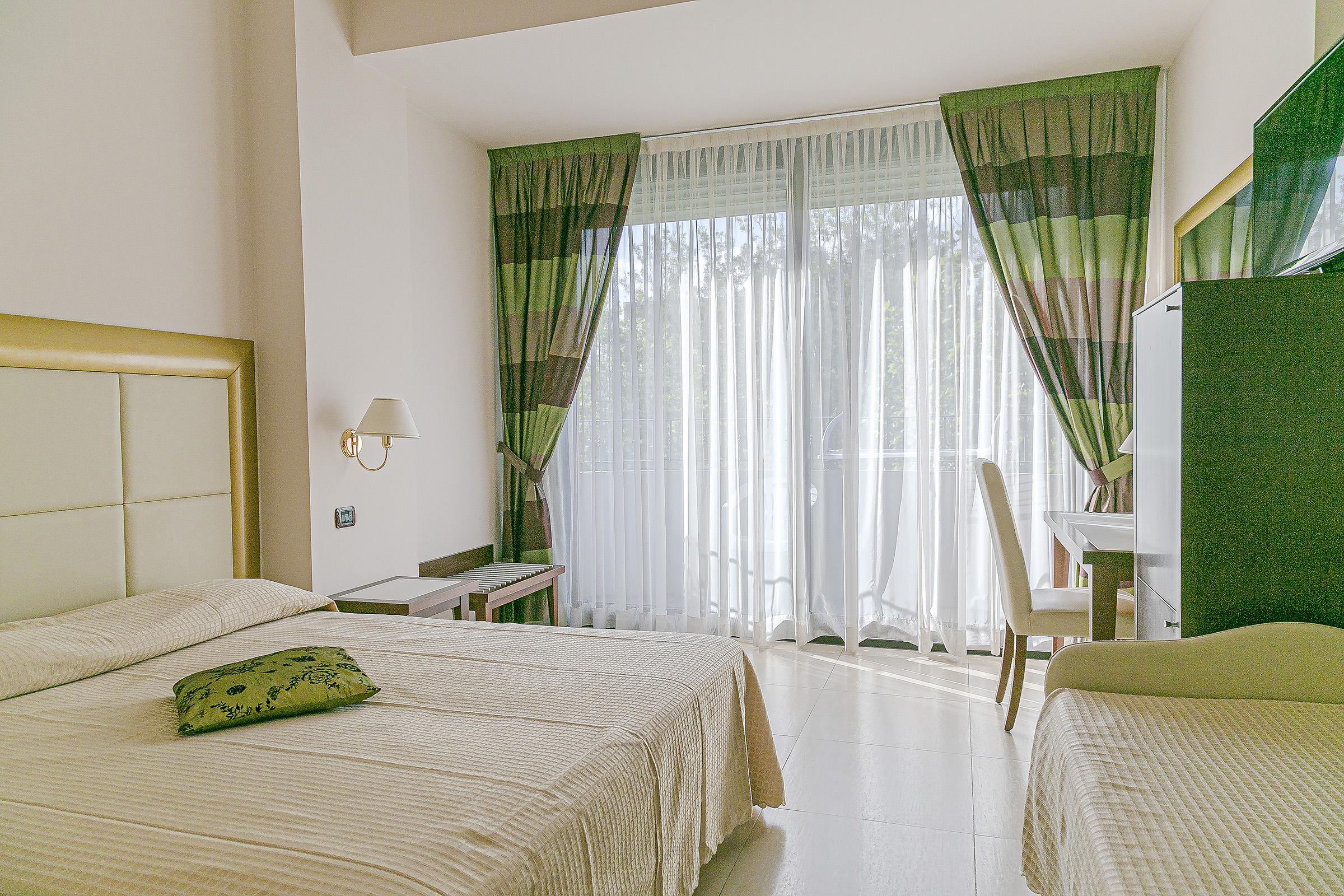 Hotel Metropolitan Белариа-Игеа Марина Екстериор снимка
