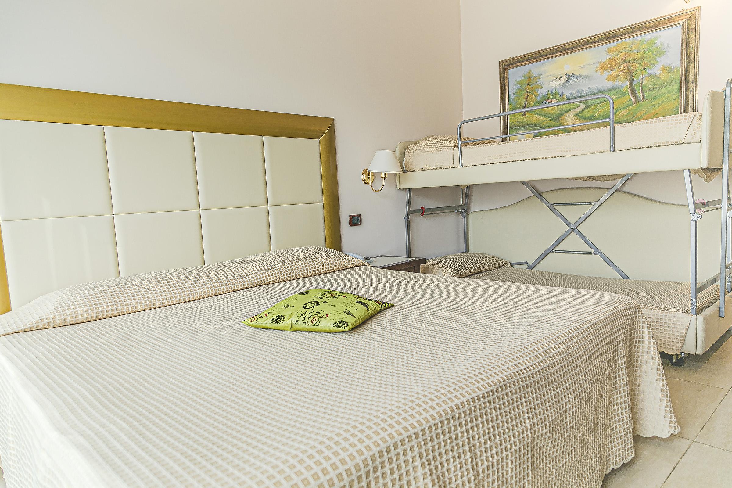 Hotel Metropolitan Белариа-Игеа Марина Екстериор снимка