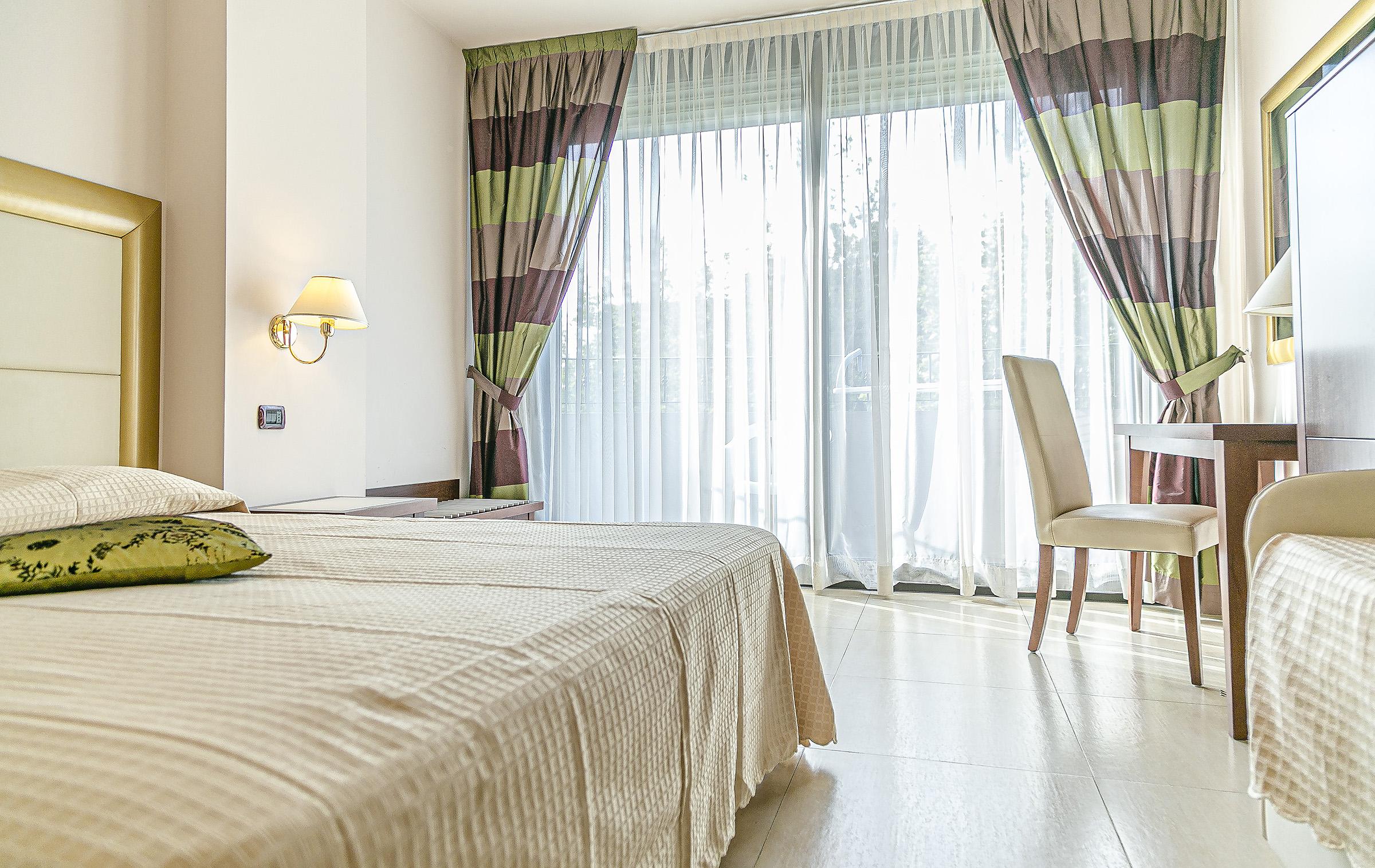 Hotel Metropolitan Белариа-Игеа Марина Екстериор снимка