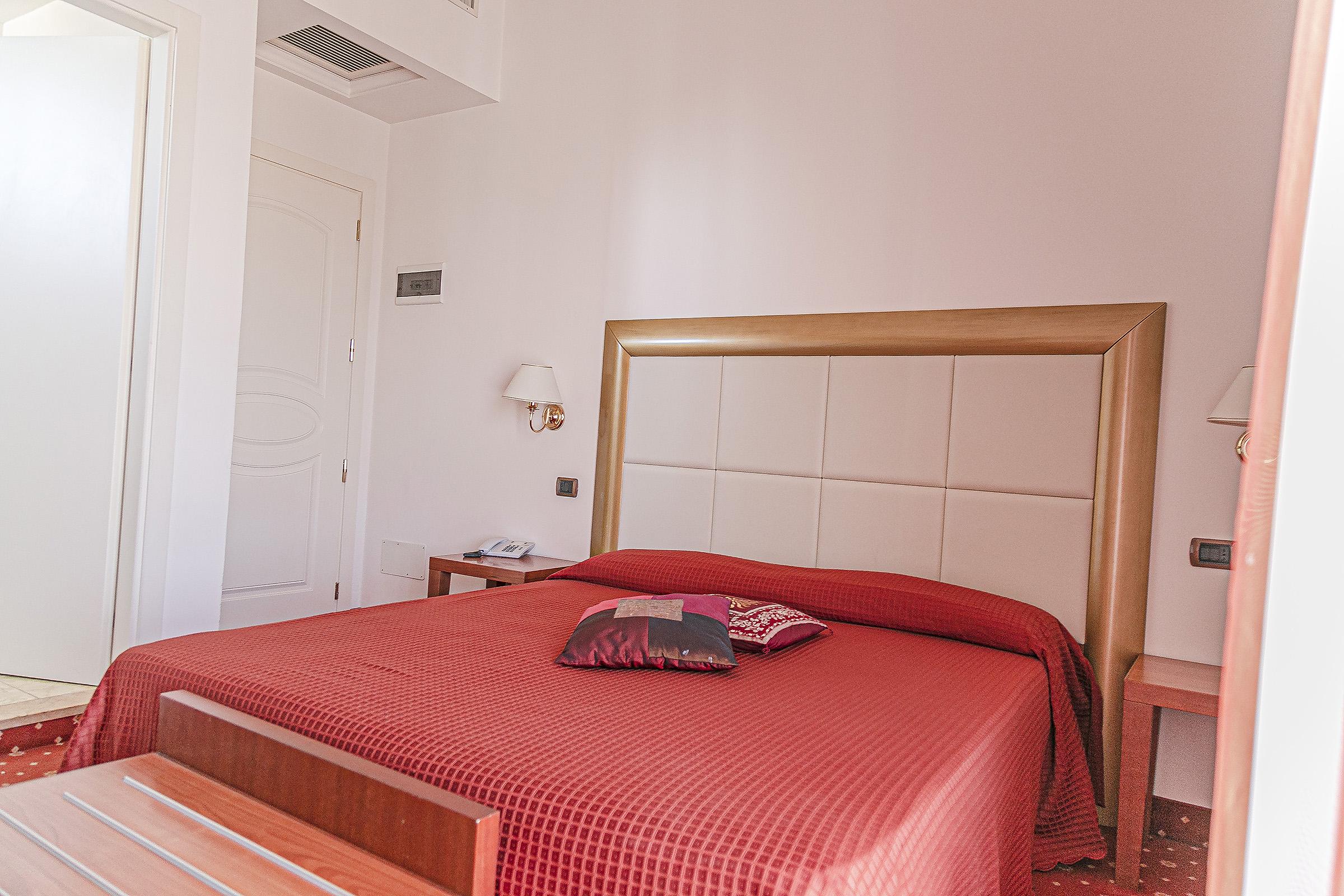 Hotel Metropolitan Белариа-Игеа Марина Екстериор снимка