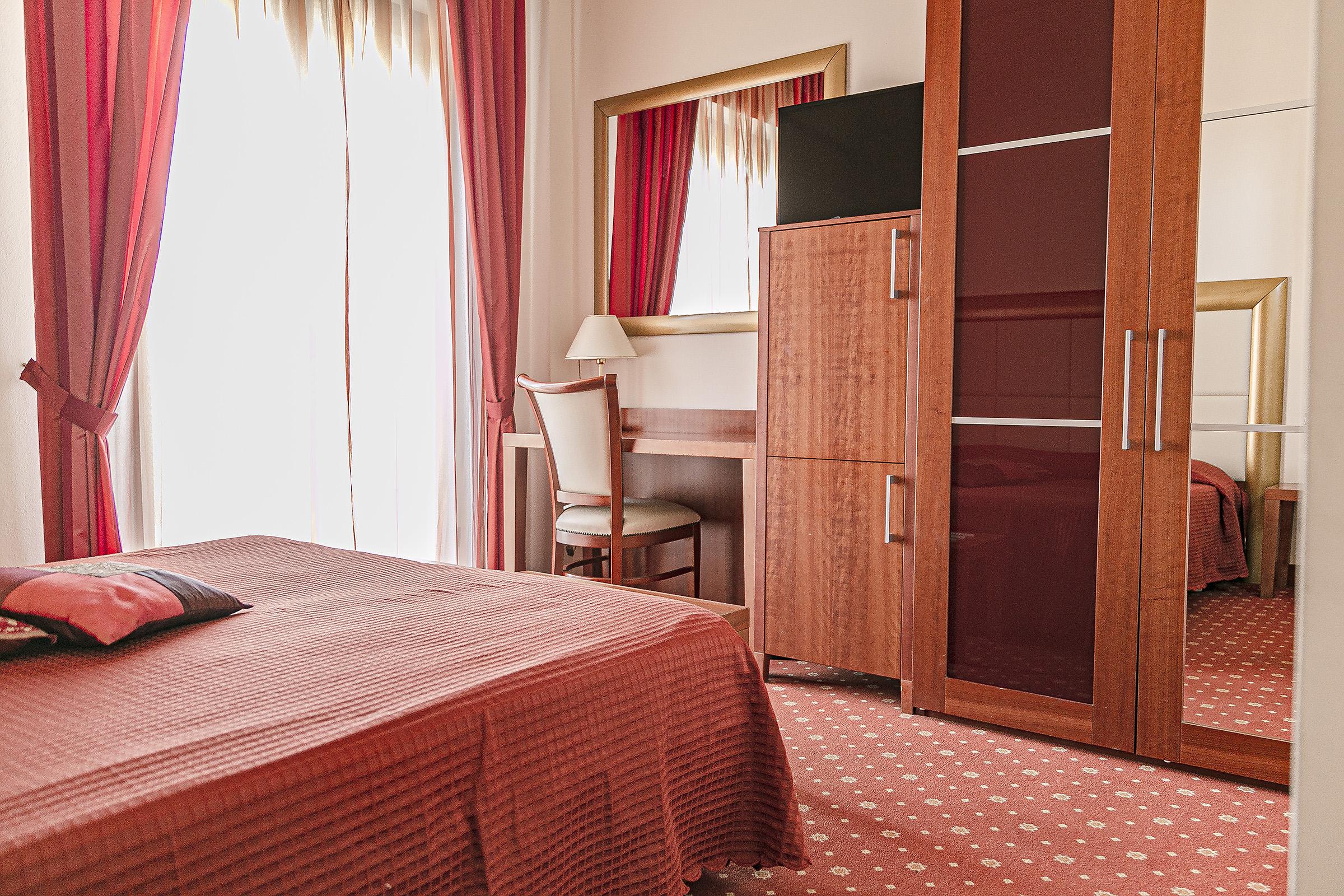 Hotel Metropolitan Белариа-Игеа Марина Екстериор снимка