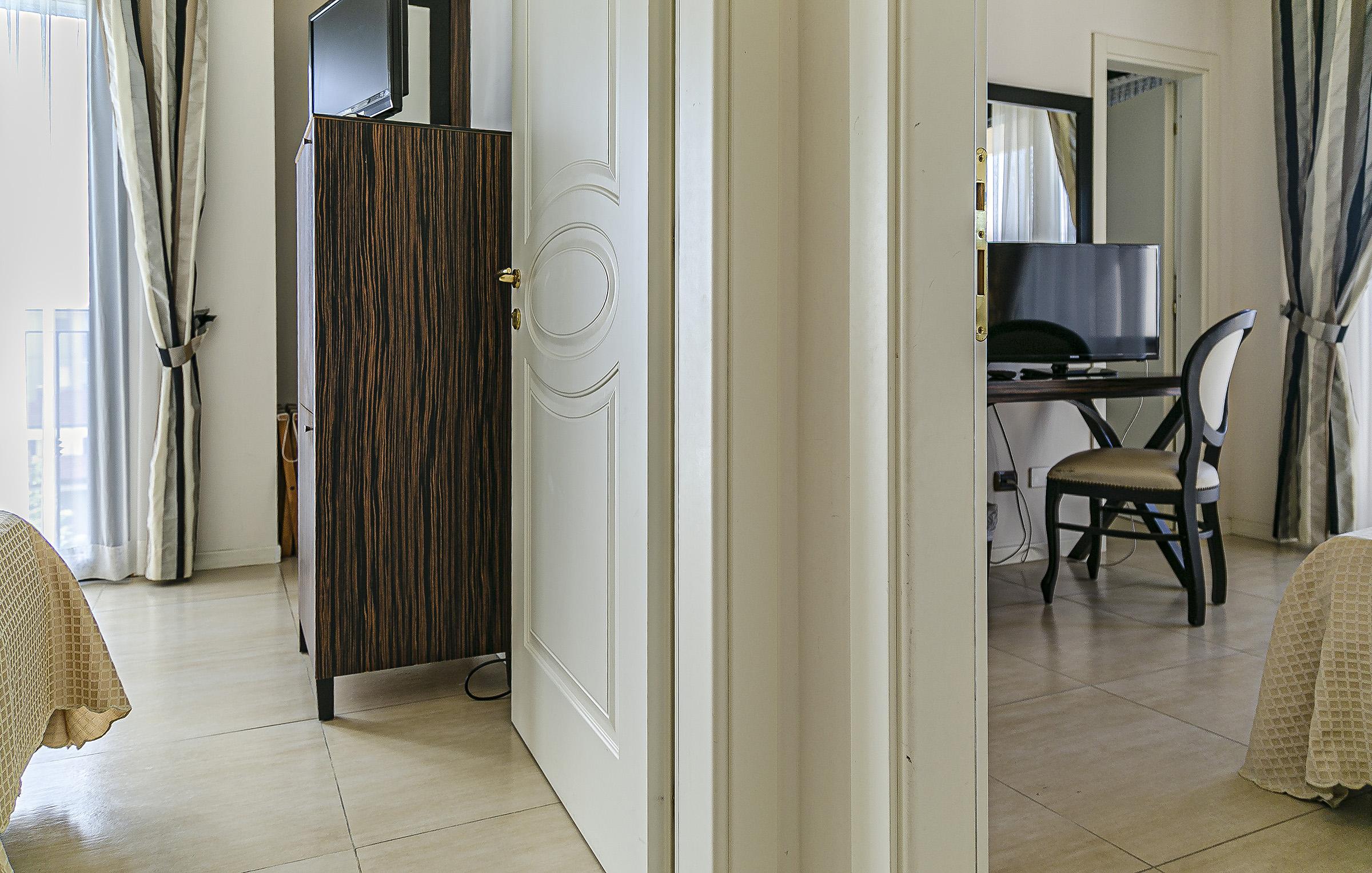 Hotel Metropolitan Белариа-Игеа Марина Екстериор снимка