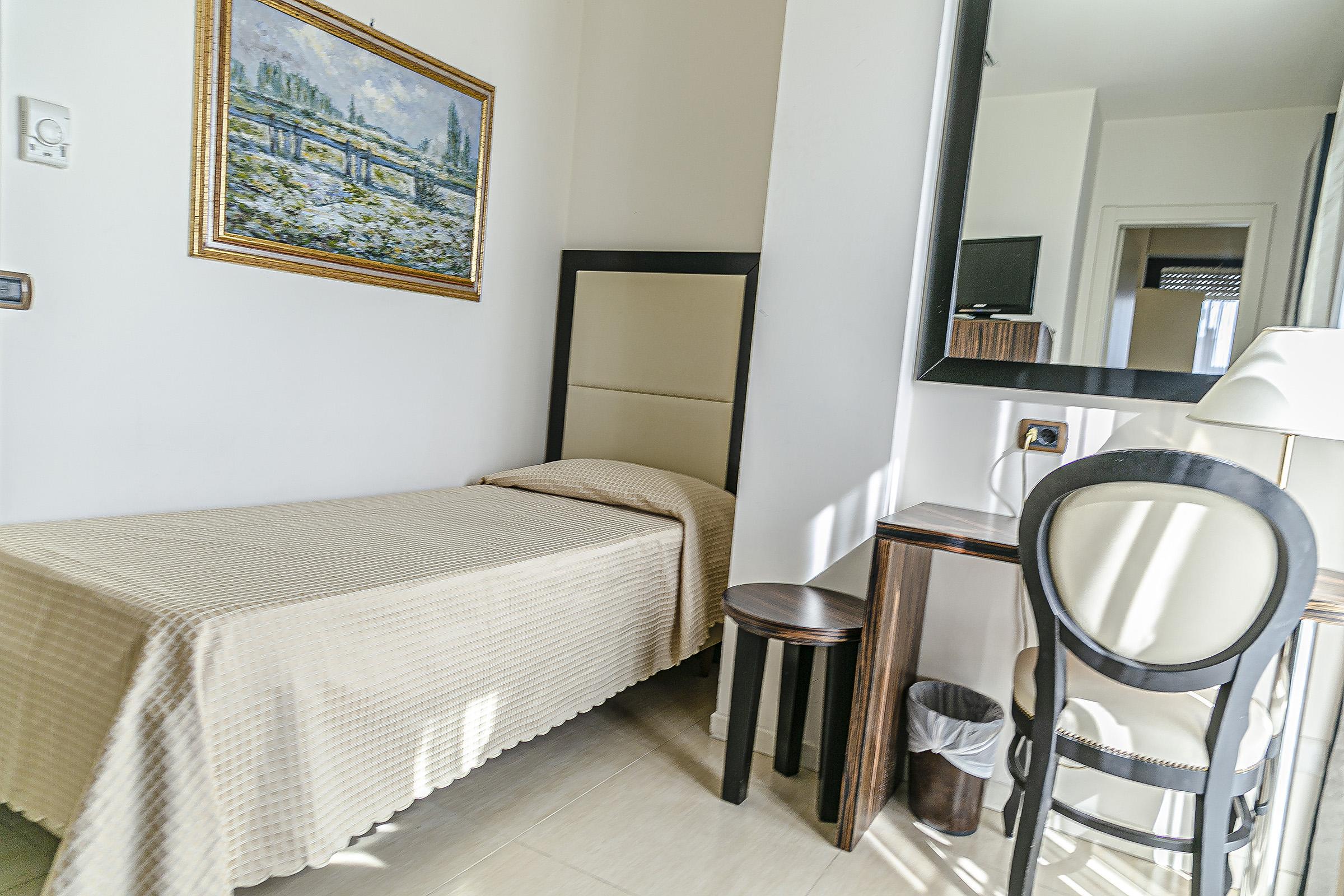 Hotel Metropolitan Белариа-Игеа Марина Екстериор снимка