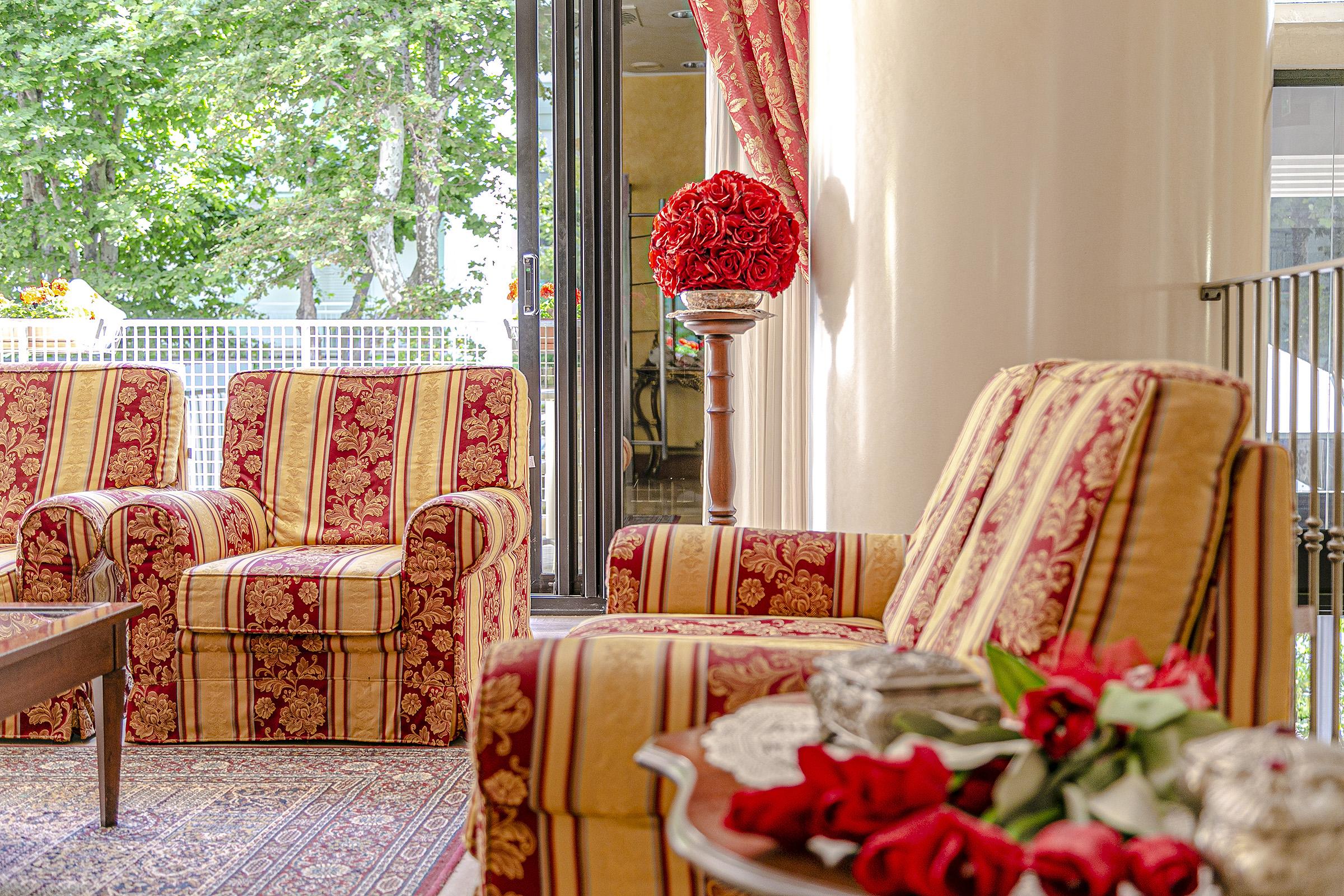 Hotel Metropolitan Белариа-Игеа Марина Екстериор снимка