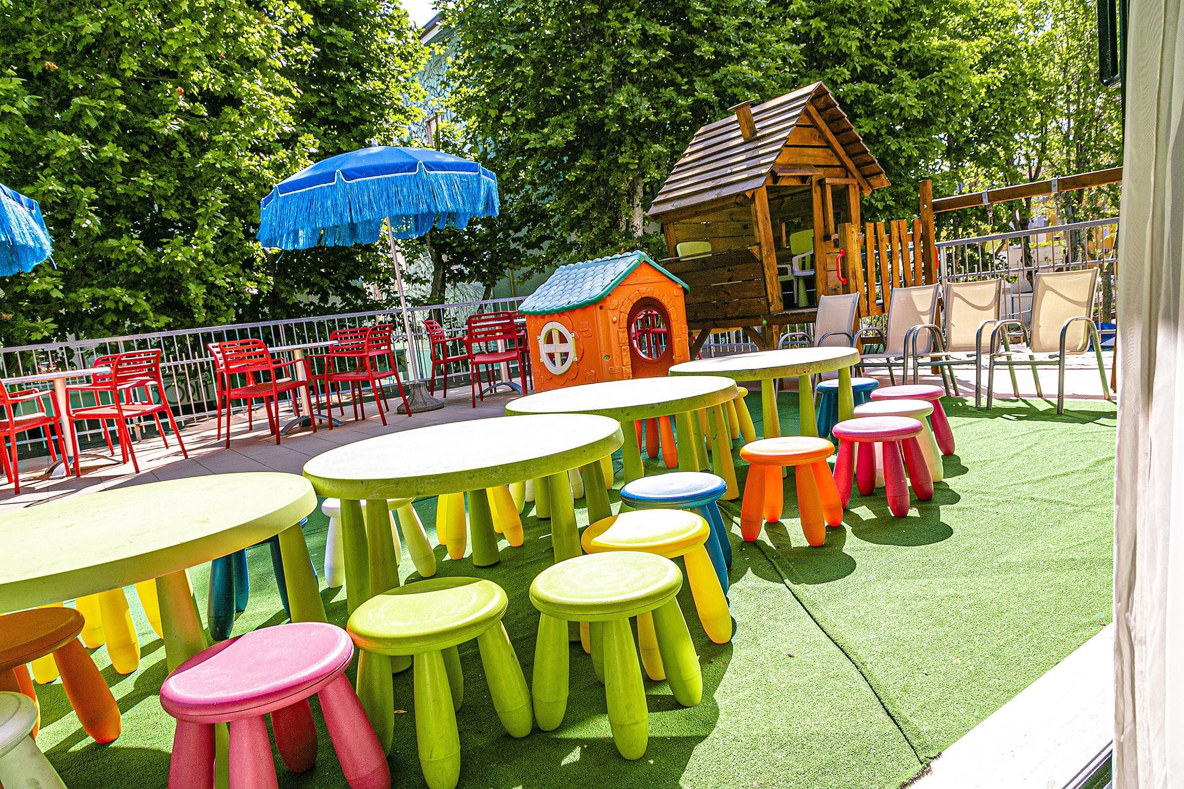 Hotel Metropolitan Белариа-Игеа Марина Екстериор снимка