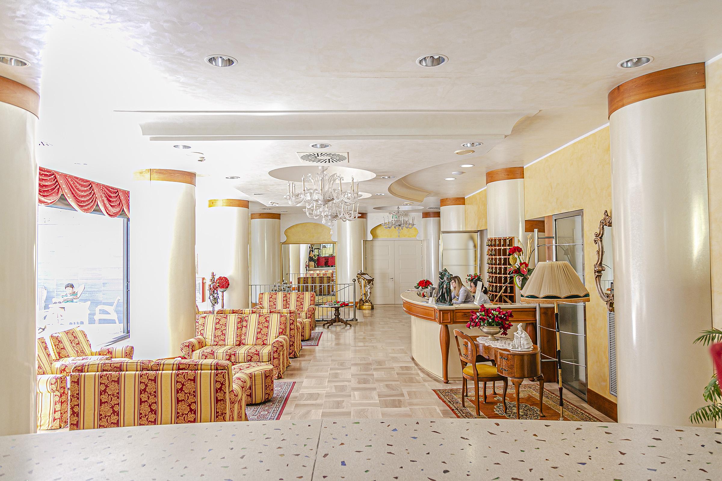Hotel Metropolitan Белариа-Игеа Марина Екстериор снимка
