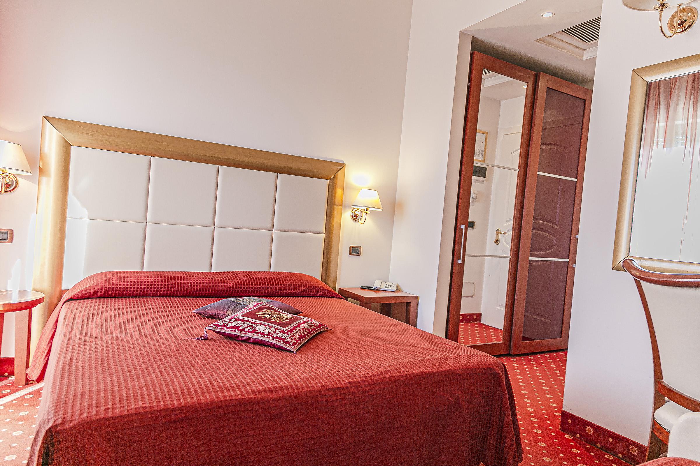 Hotel Metropolitan Белариа-Игеа Марина Екстериор снимка