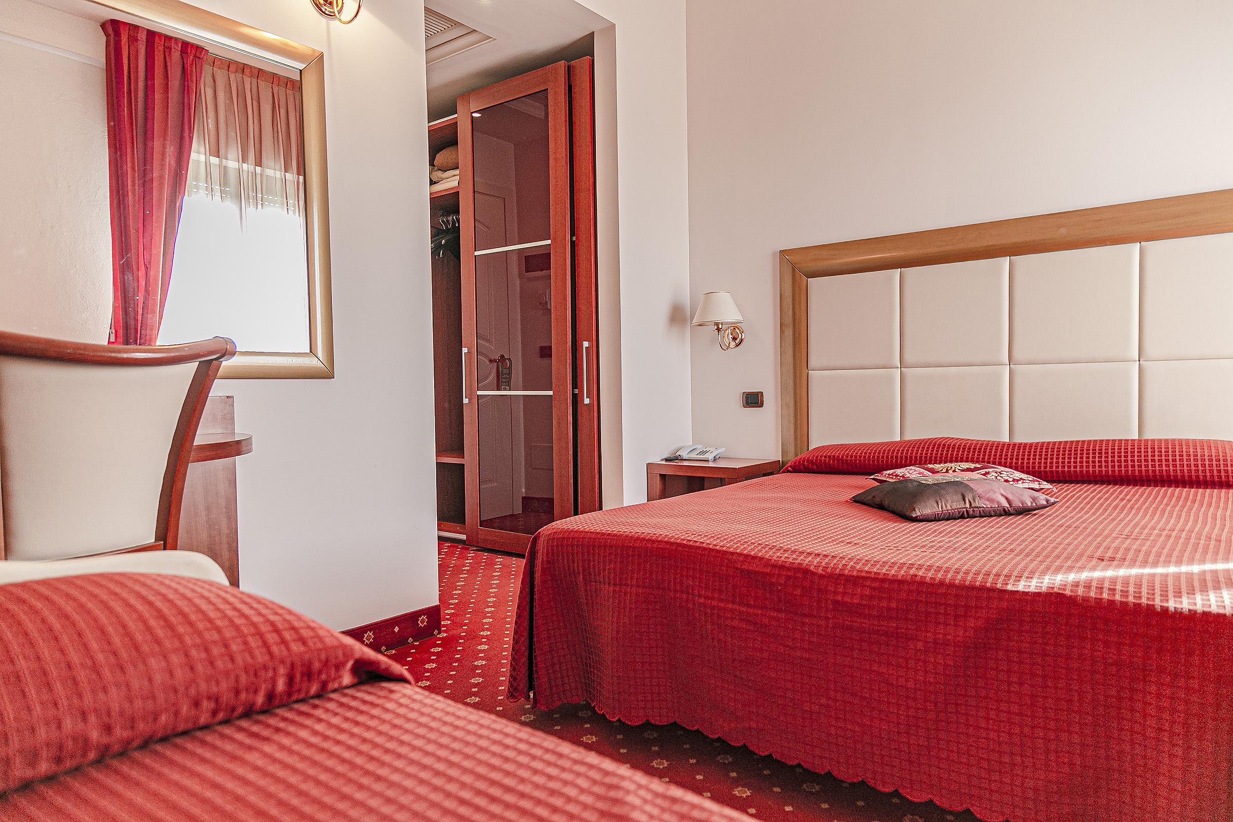 Hotel Metropolitan Белариа-Игеа Марина Екстериор снимка