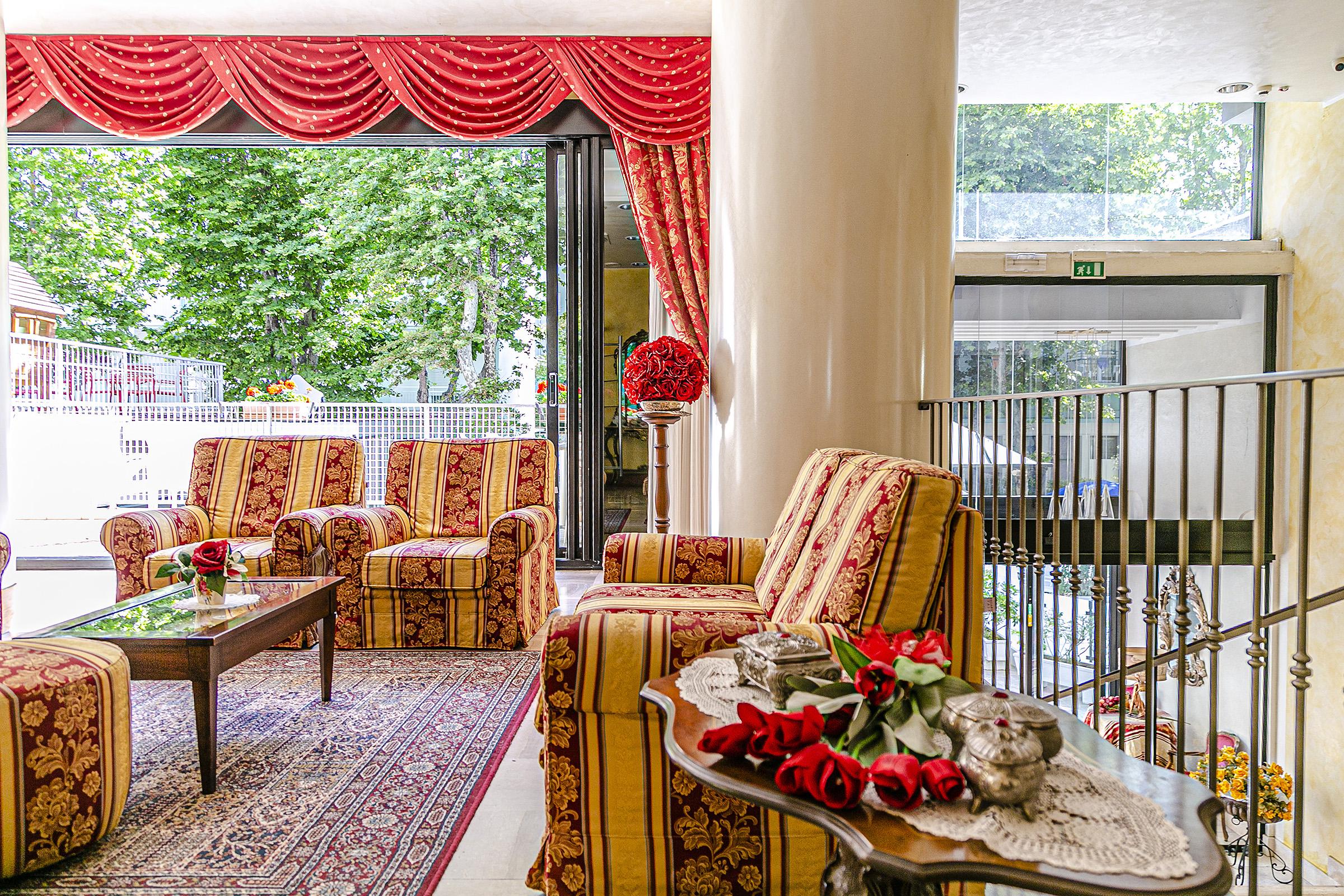 Hotel Metropolitan Белариа-Игеа Марина Екстериор снимка