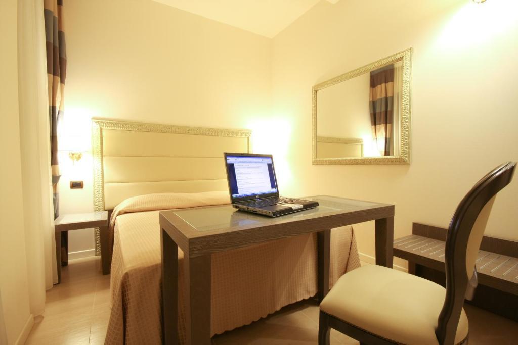 Hotel Metropolitan Белариа-Игеа Марина Екстериор снимка