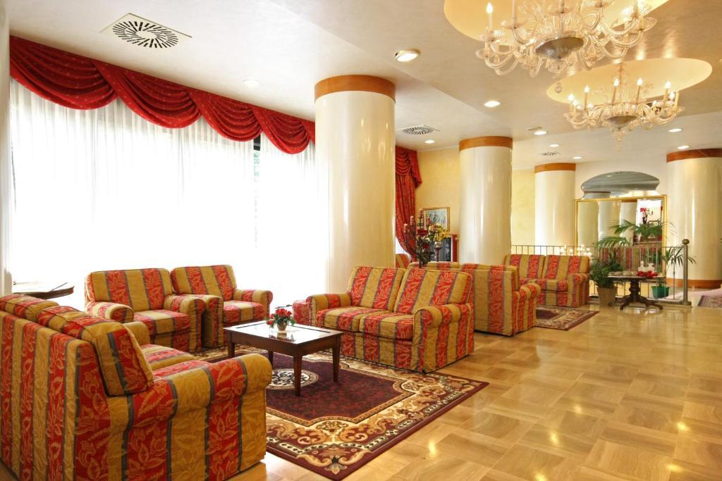 Hotel Metropolitan Белариа-Игеа Марина Екстериор снимка