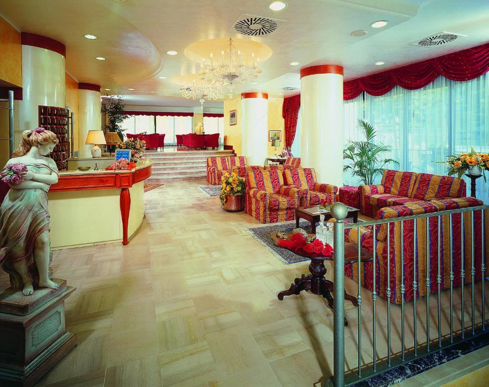 Hotel Metropolitan Белариа-Игеа Марина Екстериор снимка