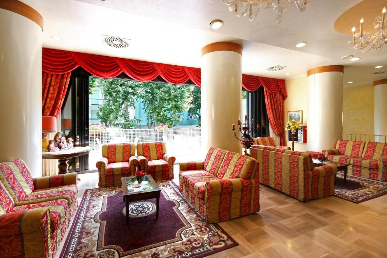 Hotel Metropolitan Белариа-Игеа Марина Екстериор снимка